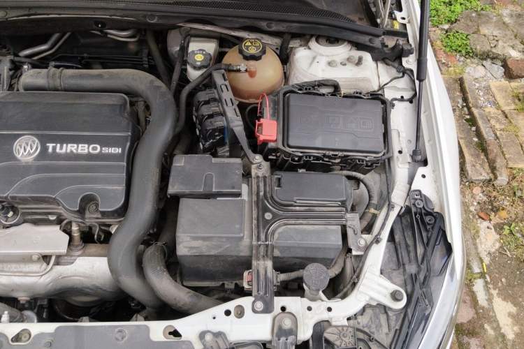Used Buick Regal 2017 20T Luxury Model Engine Bay Left