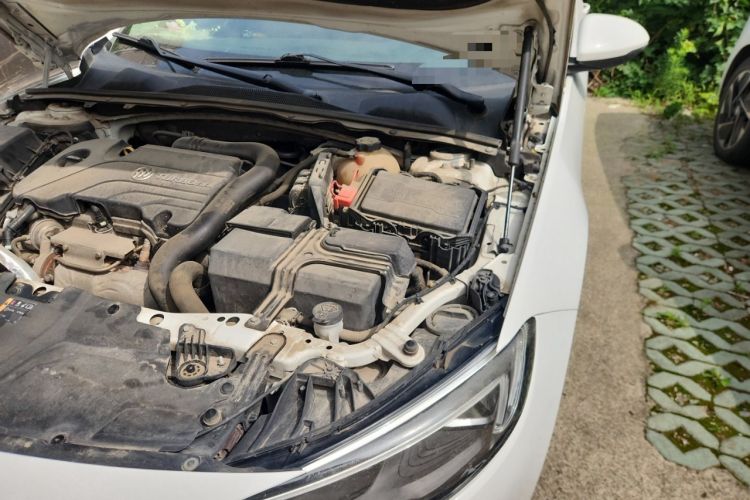 Used Buick Regal 2017 20T Elite Edition Engine Bay Left