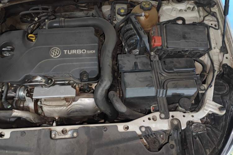 Used Buick Regal 2017 20T Elite Edition Engine Bay Left