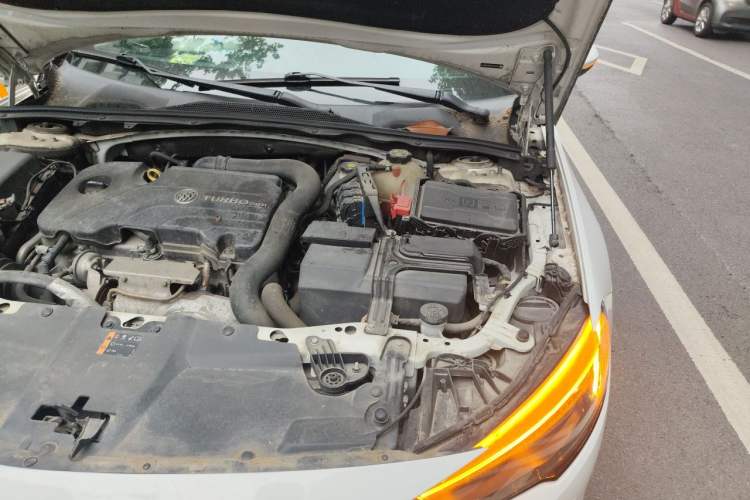 Used Buick Regal 2017 20T Elite Edition Engine Bay Left