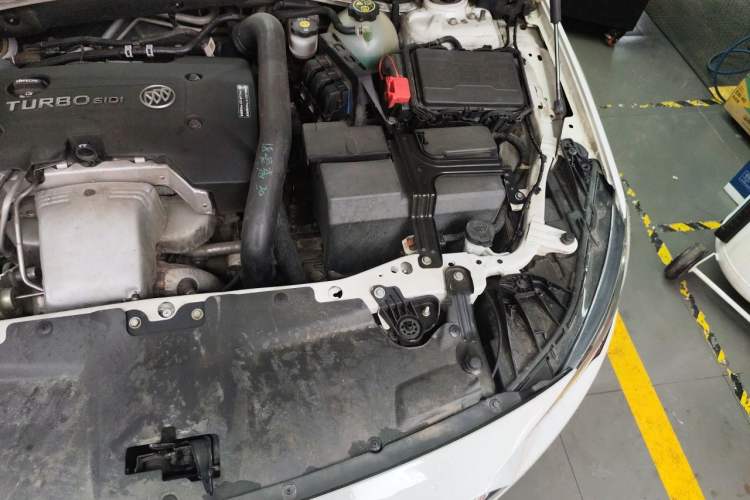 Used Buick Regal 2017 28T Prestige Model Engine Bay Left