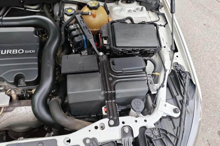 Used Buick Regal 2017 20T Luxury Model Engine Bay Left