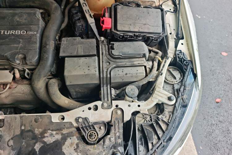 Used Buick Regal 2017 20T Elite Edition Engine Bay Left