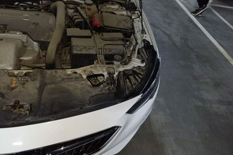 Used Buick Regal 2017 28T Luxury Edition Engine Bay Left