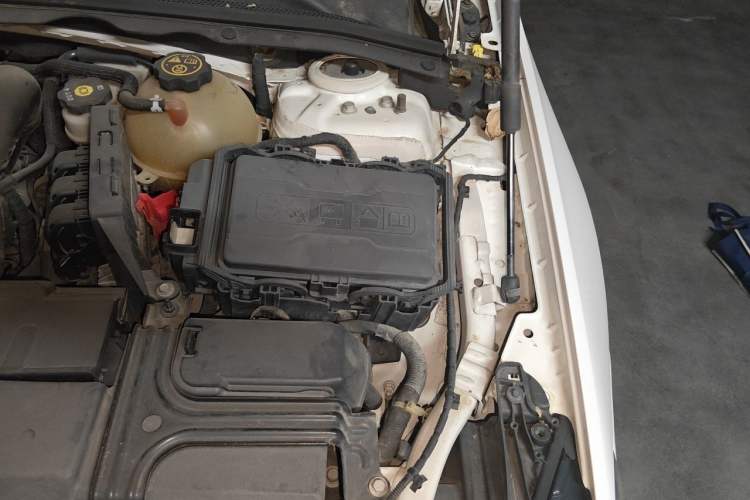 Used Buick Regal 2017 28T Luxury Edition Engine Bay Left