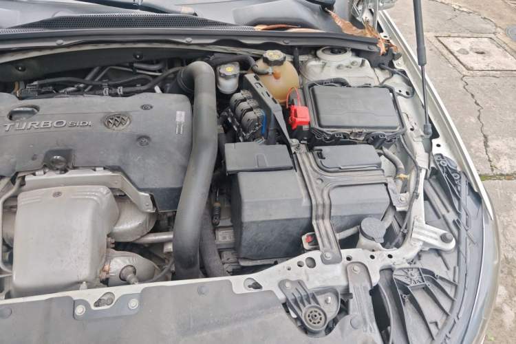 Used Buick Regal 2017 28T Luxury Edition Engine Bay Left