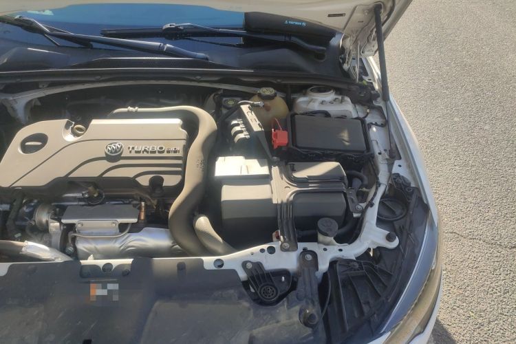Used Buick Regal 2017 20T Elite Edition Engine Bay Left