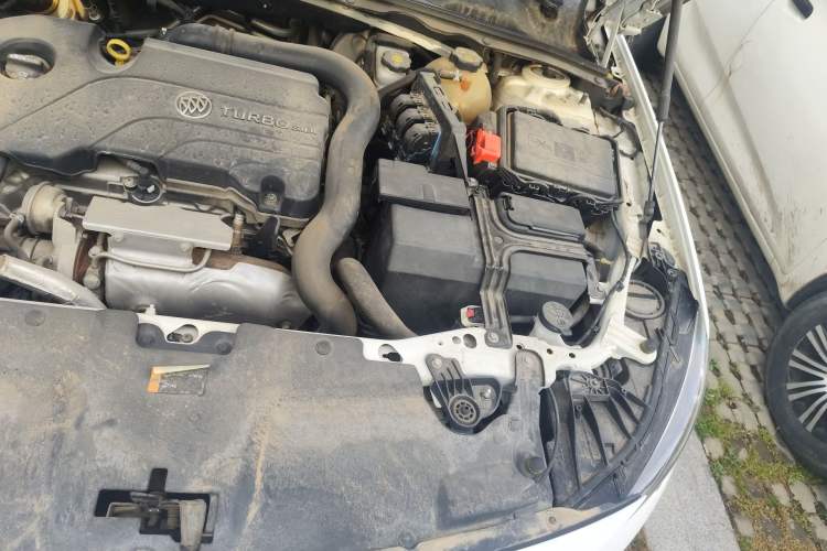 Used Buick Regal 2017 20T Elite Edition Engine Bay Left