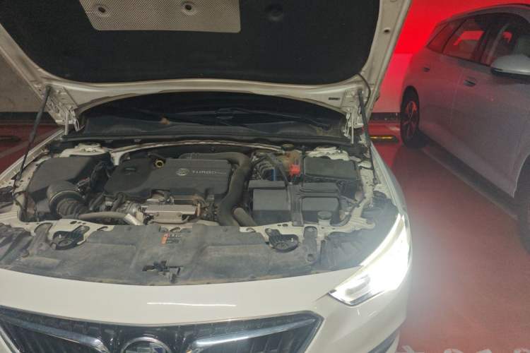 Used Buick Regal 2017 20T Elite Edition Engine Bay Left