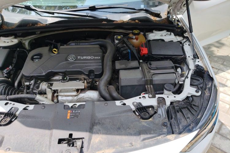 Used Buick Regal 2017 20T Elite Edition Engine Bay Left