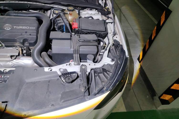 Used Buick Regal 2017 20T Luxury Model Engine Bay Left