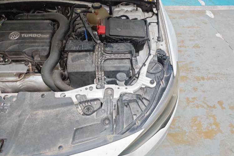 Used Buick Regal 2017 20T Elite Edition Engine Bay Left