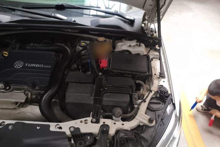 Used Buick Regal 2017 20T Elite Edition Engine Bay Left