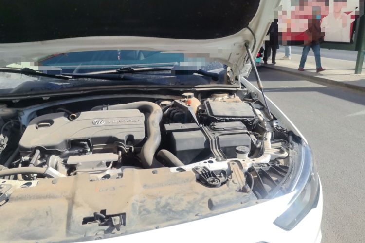 Used Buick Regal 2017 20T Elite Edition Engine Bay Left