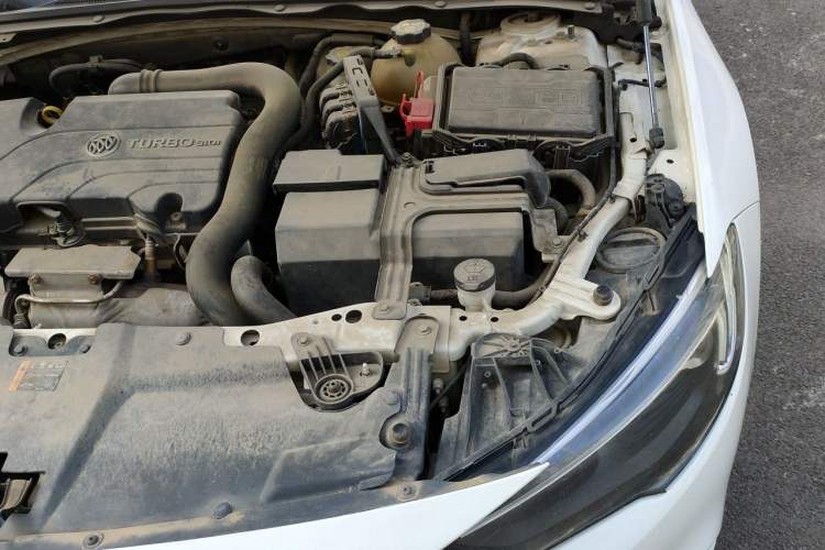 Used Buick Regal 2017 20T Elite Edition Engine Bay Left