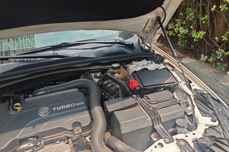 Used Buick Regal 2017 20T Prestige Model Engine Bay Left