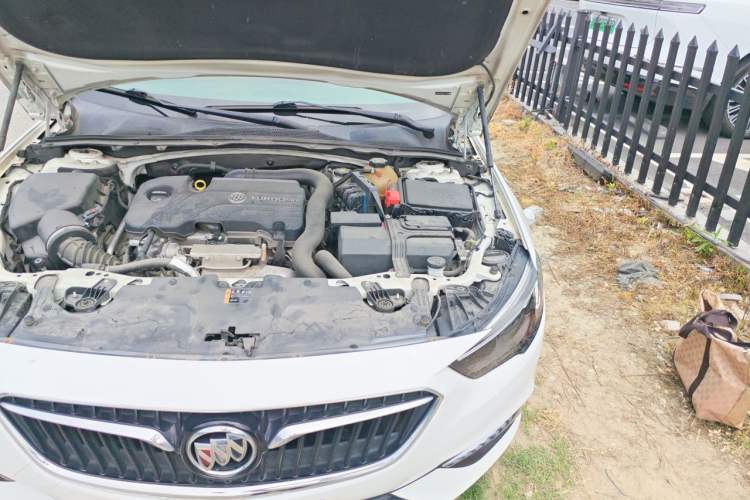 Used Buick Regal 2017 20T Elite Edition Engine Bay Left
