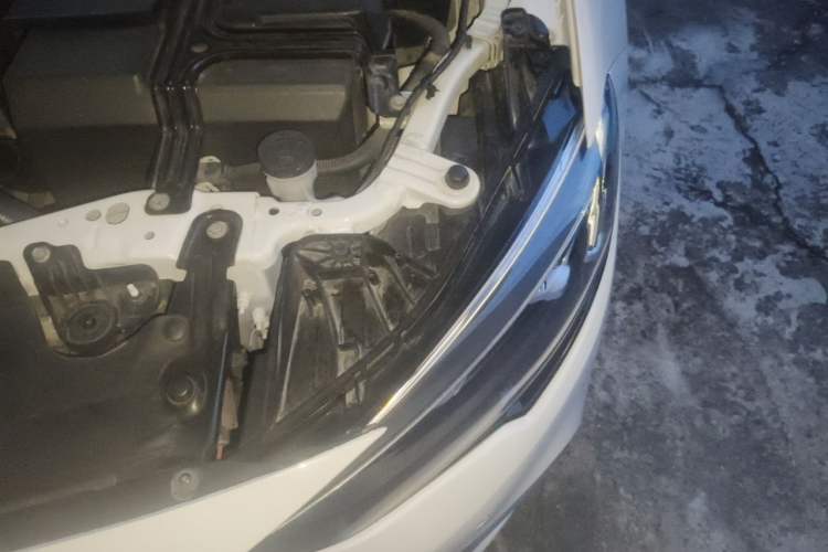 Used Buick Regal 2017 20T Luxury Model Engine Bay Left