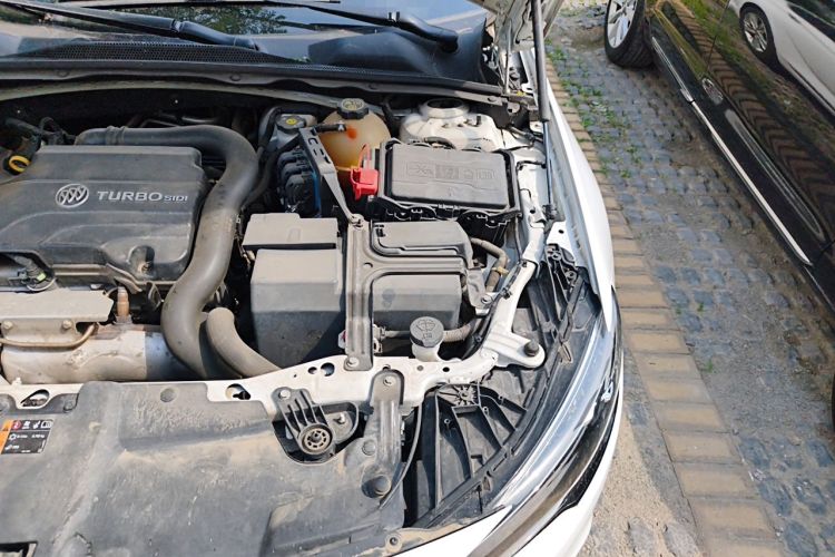 Used Buick Regal 2017 20T Luxury Model Engine Bay Left