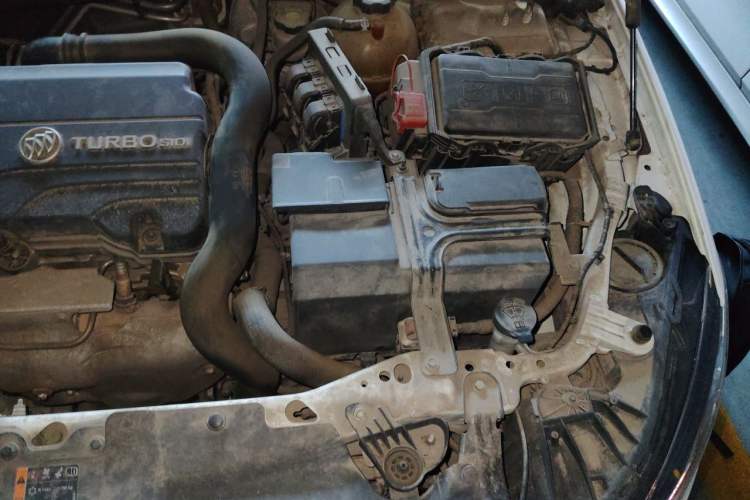 Used Buick Regal 2017 20T Elite Edition Engine Bay Left