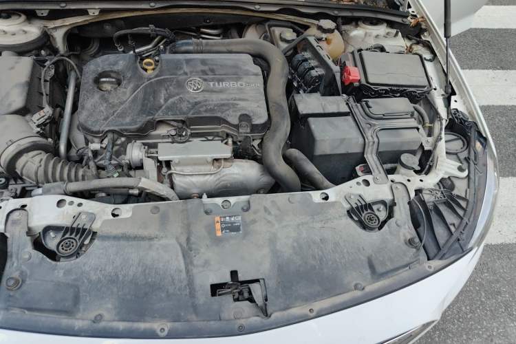 Used Buick Regal 2017 20T Elite Edition Engine Bay Left