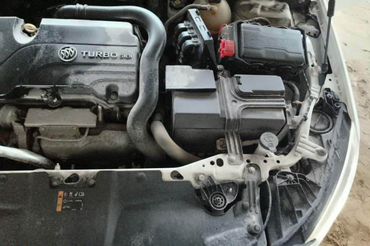 Used Buick Regal 2017 20T Elite Edition Engine Bay Left