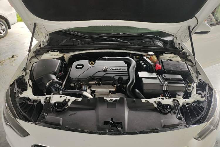Used Buick Regal 2017 20T Elite Edition Engine Bay