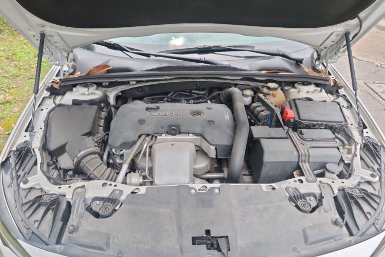 Used Buick Regal 2017 28T Luxury Edition Engine Bay