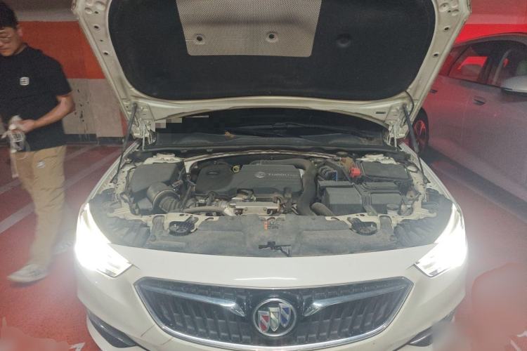 Used Buick Regal 2017 20T Elite Edition Engine Bay