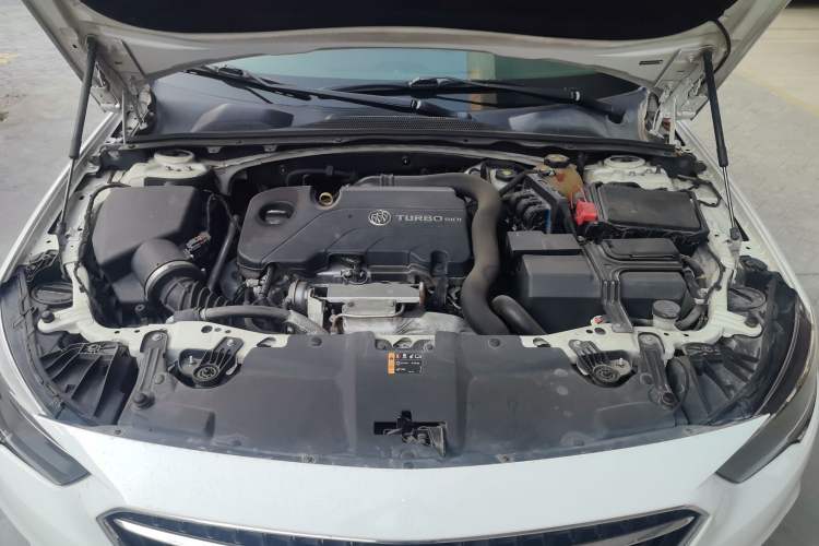 Used Buick Regal 2017 20T Elite Edition Engine Bay