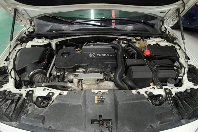 Used Buick Regal 2017 20T Elite Edition Engine Bay