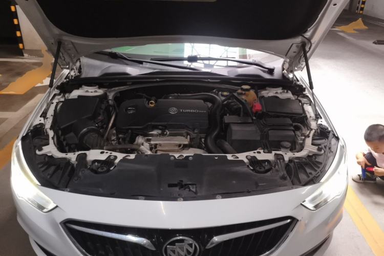Used Buick Regal 2017 20T Elite Edition Engine Bay