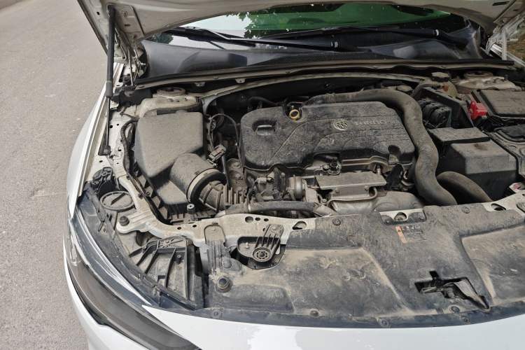Used Buick Regal 2017 20T Elite Edition Engine Bay Right