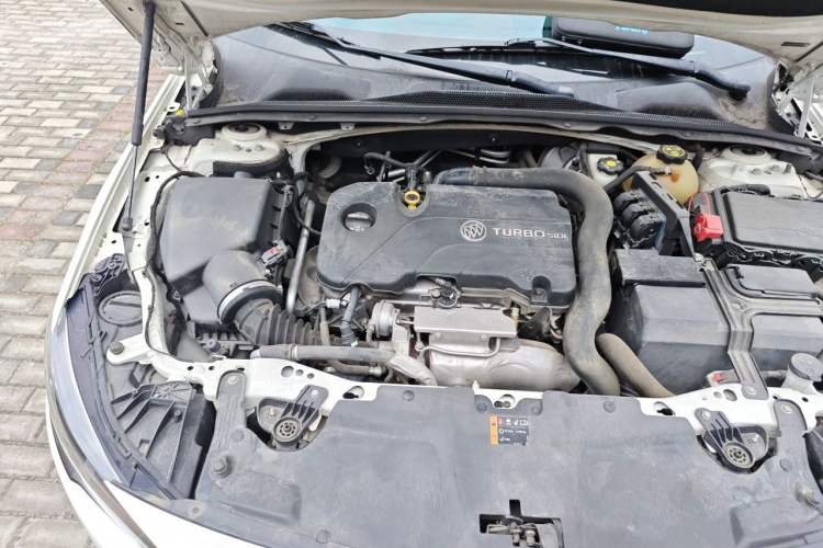 Used Buick Regal 2017 20T Elite Edition Engine Bay Right