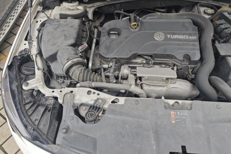 Used Buick Regal 2017 20T Elite Edition Engine Bay Right