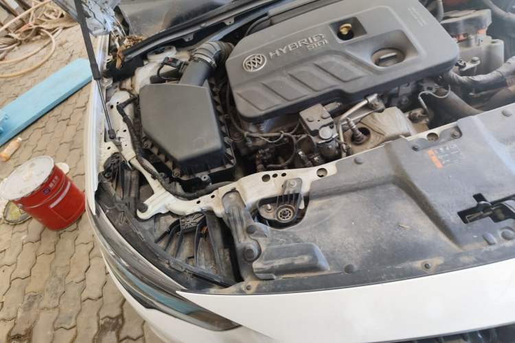 Used Buick Regal 2017 30H Luxury Version Engine Bay Right