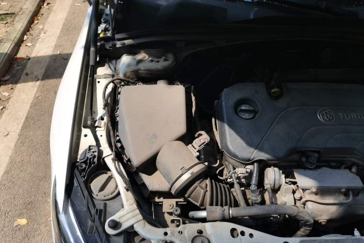 Used Buick Regal 2017 20T Elite Edition Engine Bay Right