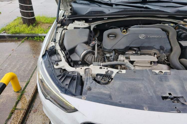 Used Buick Regal 2017 20T Elite Edition Engine Bay Right