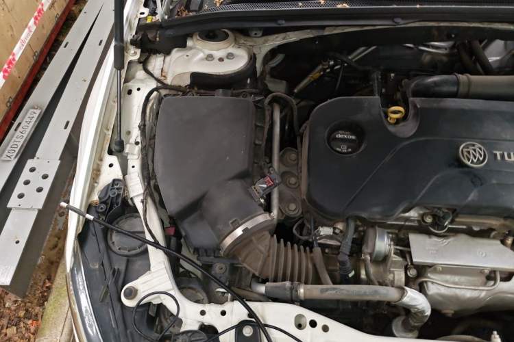 Used Buick Regal 2017 20T Elite Edition Engine Bay Right
