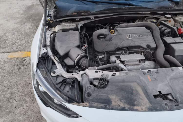 Used Buick Regal 2017 20T Luxury Model Engine Bay Right