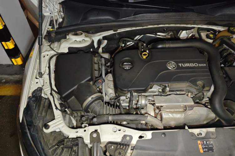 Used Buick Regal 2017 20T Luxury Model Engine Bay Right