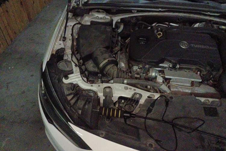 Used Buick Regal 2017 20T Elite Edition Engine Bay Right