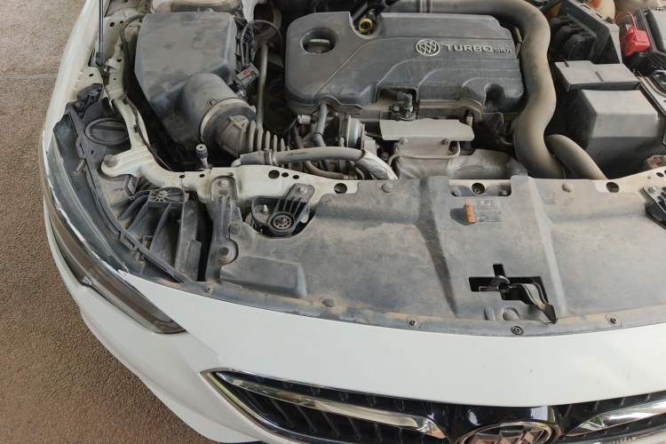 Used Buick Regal 2017 20T Elite Edition Engine Bay Right