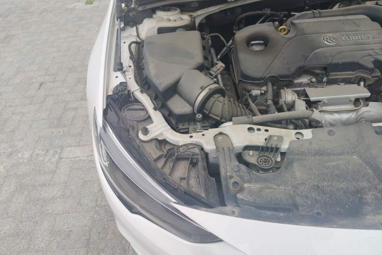 Used Buick Regal 2017 20T Elite Edition Engine Bay Right