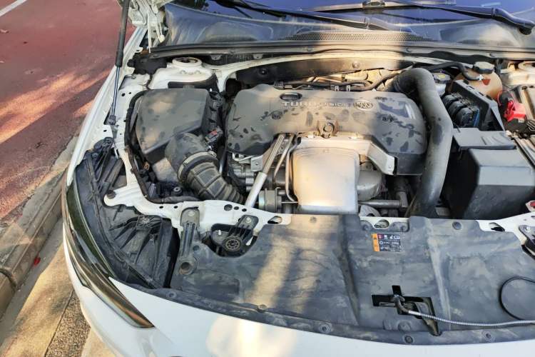 Used Buick Regal 2017 28T Luxury Edition Engine Bay Right