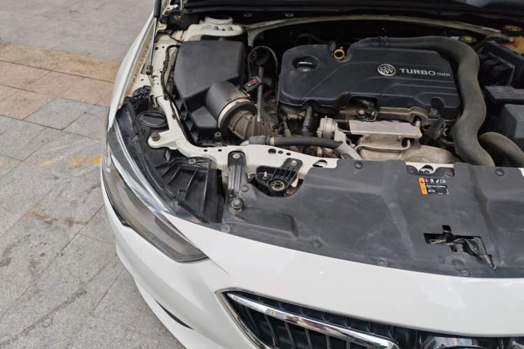 Used Buick Regal 2017 20T Elite Edition Engine Bay Right