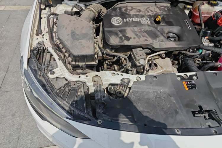 Used Buick Regal 2017 30H Luxury Version Engine Bay Right