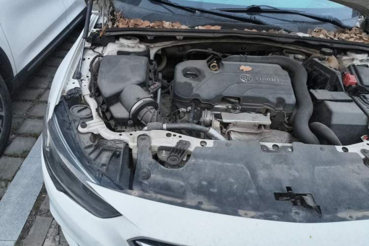Used Buick Regal 2017 20T Elite Edition Engine Bay Right
