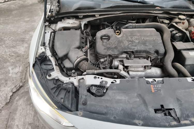 Used Buick Regal 2017 20T Elite Edition Engine Bay Right