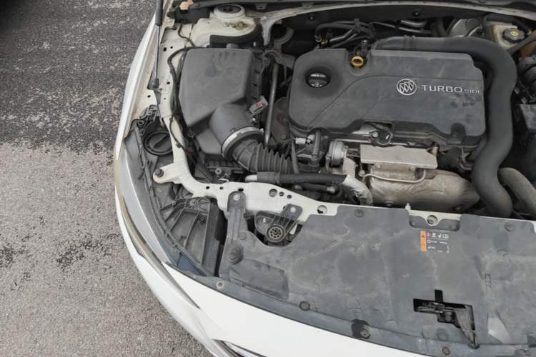 Used Buick Regal 2017 20T Elite Edition Engine Bay Right